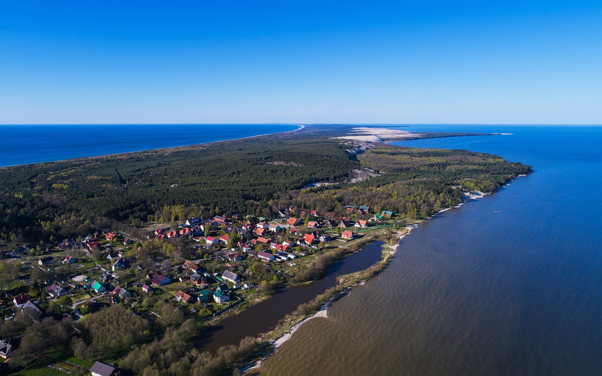 Куршская коса – вид на посёлок Морское и озеро Лебедь