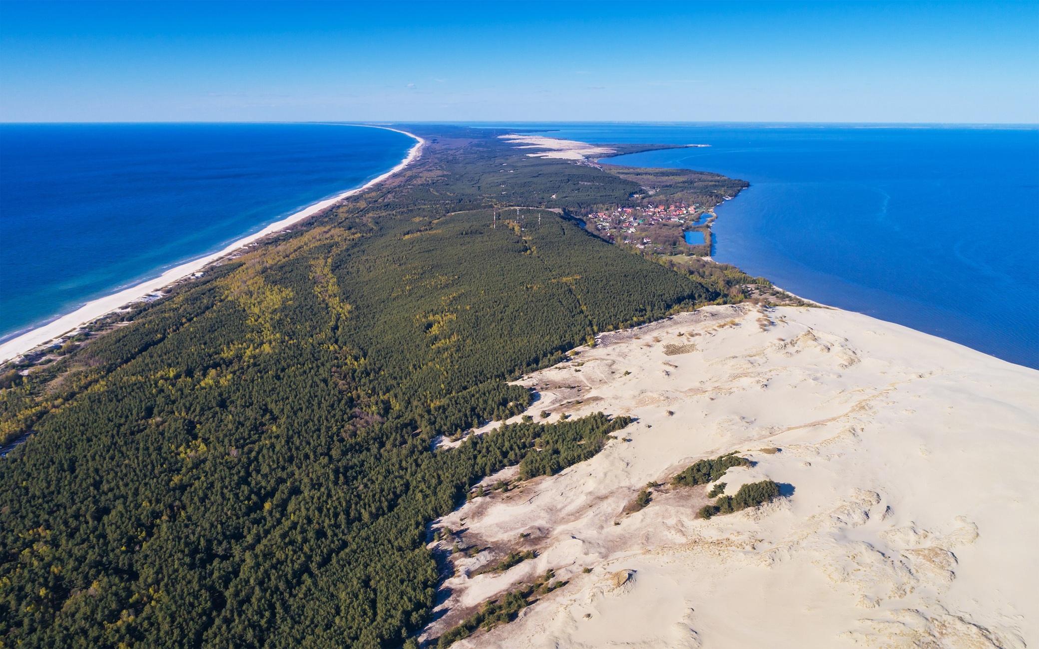 Куршская коса – вид на высоту Эфа, посёлок Морское и озеро Лебедь